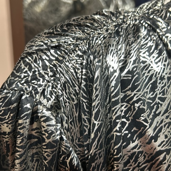 80's Ship 'n Shore Silver
Lamé Top size 8 vintage - Picture 4 of 9